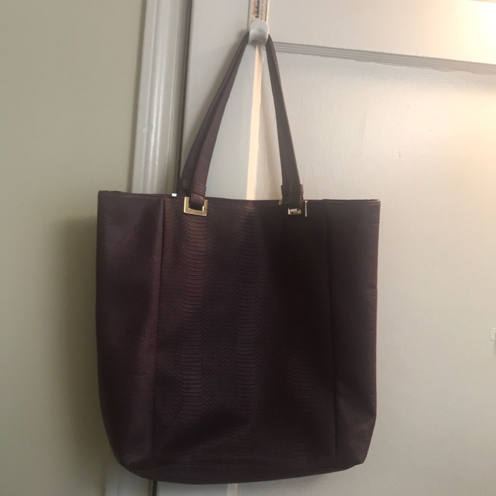 burgundy tote bag